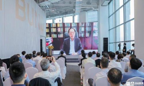 季以太坊钱包的免费货币指南：如何安全获取和使用/季
以太坊, 钱包, 免费货币, 加密货币/guanjianci

### 内容主体大纲

1. **引言**
   - 介绍以太坊及其钱包的作用
   - 什么是免费货币

2. **以太坊钱包的类型**
   - 软件钱包
   - 硬件钱包
   - 在线钱包
   - 移动钱包

3. **获取免费以太坊货币的方法**
   - 在空投活动中获取
   - 完成任务获取
   - 参与流动性挖矿
   - 收到赠币

4. **如何安全使用以太坊钱包**
   - 钱包安全的重要性
   - 设定强密码
   - 使用双重身份验证
   - 定期备份

5. **常见的以太坊钱包**
   - MetaMask
   - MyEtherWallet
   - Ledger Nano
   - Trezor

6. **投资与交易以太坊时的注意事项**
   - 市场分析
   - 选择合适的交易平台
   - 风险管理

7. **以太坊的未来发展**
   - 以太坊2.0的即将到来
   - 生态系统的扩展
   - 新的项目和技术

8. **总结**
   - 重申免费货币获取与的钱包使用的重要性

### 详细内容

#### 引言

在现代金融世界，以太坊因其智能合约功能和去中心化应用而广受欢迎。以太坊钱包作为持有和管理以太币（ETH）及其他ERC-20代币的主要工具，成为用户参与以太坊生态的第一步。关于以太坊的钱包，用户可能会听到一个流行的概念：免费货币。本文将深入探讨以太坊钱包及其免费货币的获取与使用。

#### 以太坊钱包的类型

##### 软件钱包

软件钱包是最常见的以太坊钱包类型，用户可以在电脑或手机上下载和安装。它们通常功能丰富，包括资产管理、DApp访问等，但也相对容易受到网络攻击。

##### 硬件钱包

硬件钱包是一种物理设备，可以安全地存储用户的私钥，保护资产免受网络攻击。它们通常被认为是最安全的钱包选择，适合长期持有。

##### 在线钱包

在线钱包是基于云的解决方案，使用户可以随时随地访问其资产。虽然使用方便，但安全性低于软件钱包和硬件钱包。

##### 移动钱包

移动钱包专为智能手机设计，便于用户在日常生活中管理加密资产。用户需要确保其设备安全，以防数据泄露。

#### 获取免费以太坊货币的方法

##### 在空投活动中获取

通过参与加密项目的空投活动，用户可以免费获得一定数量的以太币或其代币。这些项目希望通过空投活动扩大用户基础。

##### 完成任务获取

一些平台会要求用户完成特定的任务，例如注册、邀请朋友或者分享社交媒体内容，作为奖励分发免费的以太坊或代币。

##### 参与流动性挖矿

流动性挖矿是DeFi协议中的一种机制，用户通过提供流动性可以获得相应的奖励，很多项目采用ETH作为回报。

##### 收到赠币

在一些社区中，成员之间会相互赠送加密货币，用户可以利用这些赠币作为入门资金。这个方式通常依赖于用户之间的信任和互动。

#### 如何安全使用以太坊钱包

##### 钱包安全的重要性

钱包安全性是保护用户资产的首要考虑。不当的管理可能导致资金丢失，因此保持警惕至关重要。

##### 设定强密码

用户应选择复杂且独特的密码，以减少被攻击的风险。避免使用个人信息，定期更改密码是一个好的习惯。

##### 使用双重身份验证

双重身份验证提供额外的安全层，需用户在登录时输入一临时代码，确保即使密码被盗，账户仍然安全。

##### 定期备份

备份是确保资产安全的重要措施，用户应该定期将钱包的私钥和助记词存储在安全的地方，以便在设备丢失或损坏时恢复。

#### 常见的以太坊钱包

##### MetaMask

MetaMask是一款流行的浏览器扩展钱包，易于使用，兼容大多数DApp。此外，它也支持硬件钱包的连接。

##### MyEtherWallet

MyEtherWallet是一个开源以太坊钱包，允许用户生成和管理自己的钱包。它提供了便捷的功能和良好的用户体验。

##### Ledger Nano

Ledger Nano是一款受欢迎的硬件钱包，以其安全性而闻名。它支持多种加密货币，适合长期投资者。

##### Trezor

Trezor另一款出色的硬件钱包，同样以其安全性和易用性受到用户喜爱。它提供了多种功能并支持多币种存储。

#### 投资与交易以太坊时的注意事项

##### 市场分析

用户在交易以太坊时，应该了解市场趋势、历史数据和技术分析，合理判断买入或卖出的时机。

##### 选择合适的交易平台

选择一个可信赖的交易平台非常重要，用户应对手续费、用户体验和安全性进行综合评估，以找到合适的交易所。

##### 风险管理

风险管理包括设置止损、分散投资、合理分配资金，以降低潜在损失的概率。

#### 以太坊的未来发展

##### 以太坊2.0的即将到来

以太坊2.0是以太坊网络的重要升级，将引入权益证明（PoS）共识机制，提升网络的可扩展性和安全性。

##### 生态系统的扩展

随着DeFi、NFT等新兴产业的发展，以太坊生态系统正在快速扩张，用户有望享受到更多的服务和应用。

##### 新的项目和技术

不断涌现的新项目为以太坊生态注入新的活力，用户可以关注这些创新以获得更多投资机会。

#### 总结

总体而言，掌握以太坊钱包的使用方法以及获取免费货币的途径，对于每一个投资者来说都是必不可少的。合理的安全措施、市场分析和对未来发展趋势的了解，能够帮助用户更好地管理和投资其以太坊资产。

### 相关问题

1. **以太坊钱包的类型有哪些？**
   - 软件钱包
     ......
   - 硬件钱包
     ......
   - 在线钱包
     ......
   - 移动钱包
     ......

2. **如何安全获取以太坊？**
   - 空投活动的参与
     ......
   - 完成任务的获取
     ......

3. **免费以太坊货币的优势与劣势是什么？**
   - 优势
     ......
   - 劣势
     ......

4. **如何进行以太坊安全投资？**
   - 分散投资的必要性
     ......
   - 市场分析的重要性
     ......

5. **以太坊的钱包恢复步骤是什么？**
   - 使用助记词恢复
     ......
   - 使用私钥恢复
     ......

6. **以太坊钱包的安全性影响因素有哪些？**
   - 软件和硬件 wallet
     ......
   - 用户行为
     ......

7. **未来以太坊的发展趋势如何？**
   - 以太坊2.0的展望
     ......
   - 生态系统的扩张
     ...... 

通过上述结构和内容安排，将能帮助用户更好地理解以太坊钱包和获取免费货币的相关信息，同时也能辅助。